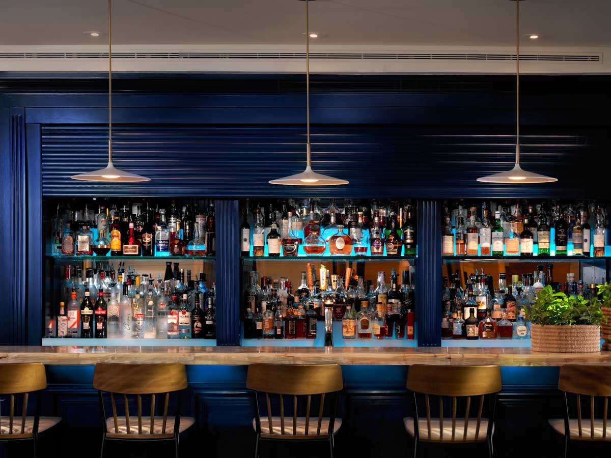 La Play Beach and Golf Resort bar in Naples, FL