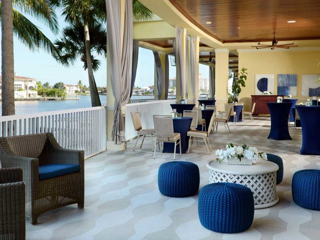 Patio dining room in Naples, FL