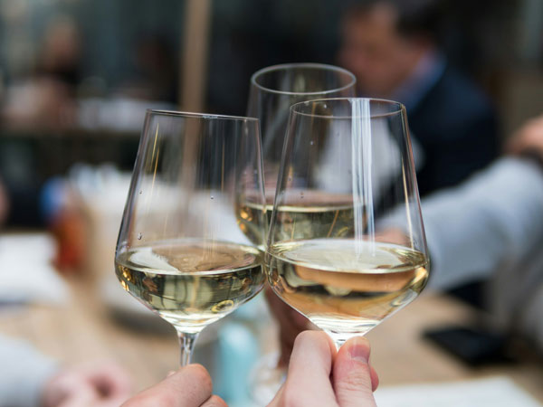 Wine Glasses With White Wine