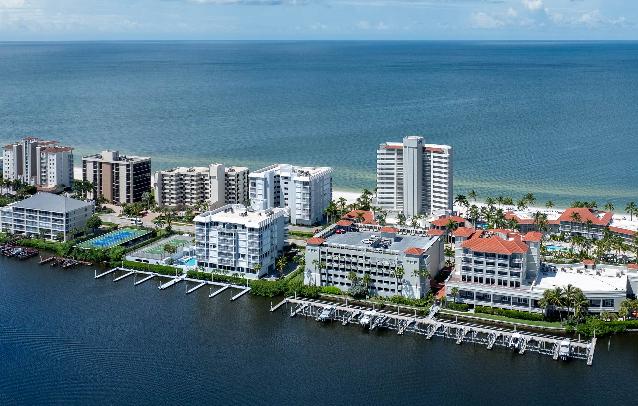 City of Naples Pier Webcam, image size:2200x1400